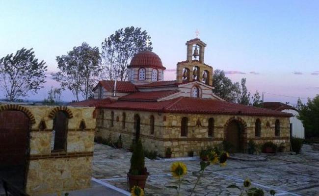 Στρατιωτικοί και Αστυνομικοί έψαλλαν ”τη υπερμάχω” σε μοναστήρι στην άκρη της Ελλάδος!
