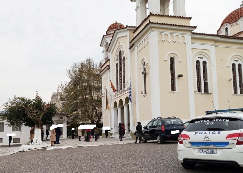 Η Αστυνομία παρακαλούσε πιστούς να φύγουν από το προαύλιο Εκκλησίας