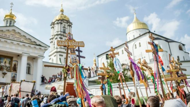 Coronavirus: Ukrainian town sealed off after monastery outbreak