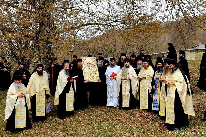 WONDERWORKING ICON FROM ROMANIA’S SIHĂSTRIA MONASTERY CARRIED IN PROCESSION AGAINST CORONAVIRUS AND DROUGHT