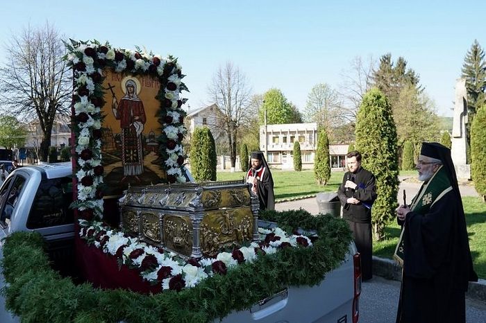 Relics of St. Filofteia of Argeş, “Protectress of Romania,” taken in procession for first time in 73 years