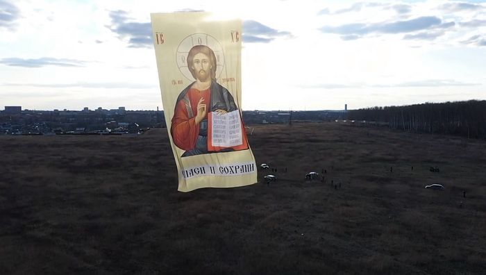 Russian Boxing Federation launches giant banner icon of Christ into the sky – (VIDEO)