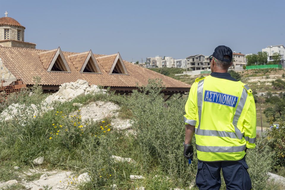 Cyprus: church standoff ends, priest to be taken to court