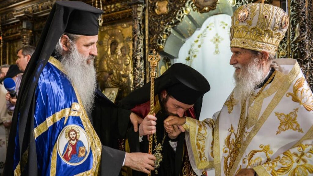 Suceava assistant bishop calls for prayer for 90-year-old Archbishop Pimen after positive result