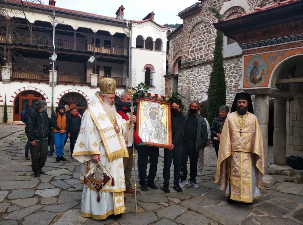 Anti-epidemic measures observed in icon procession at Bachkovo Monastery