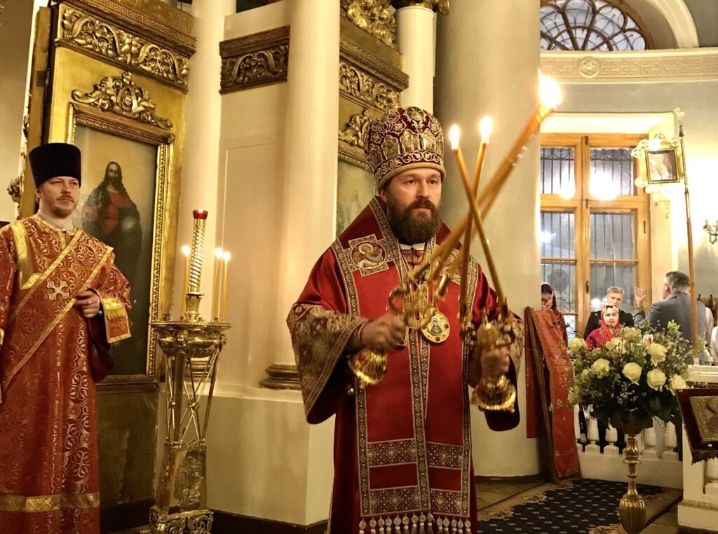 On Easter night Metropolitan Hilarion of Volokolamsk celebrates festal divine service