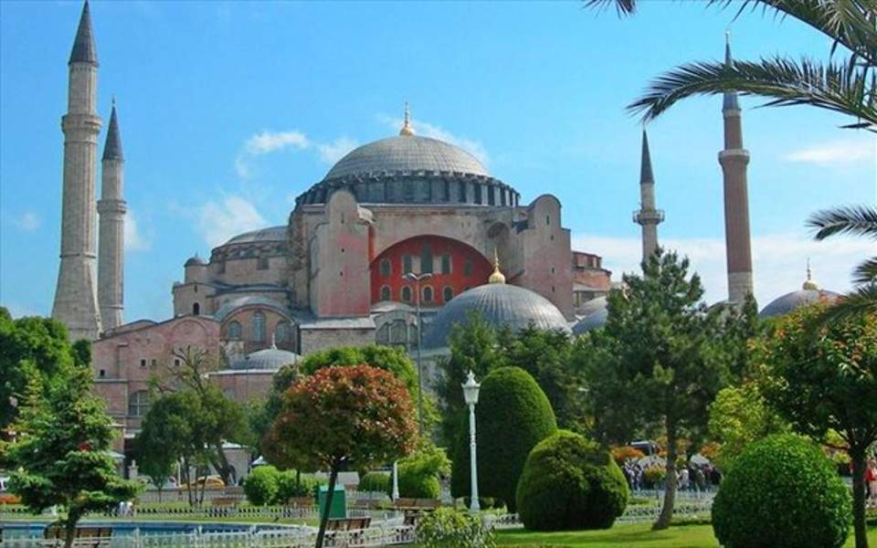 Τούρκικη πρόκληση: Προσευχή στην πλατεία της Αγιάς Σοφιάς