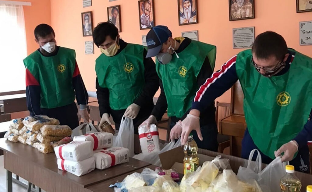 ΚΟΡΟΝΟΪΟΣ: Η ορθόδοξη νεολαία της Ρωσίας πρωτοστατεί στην παροχή βοήθειας