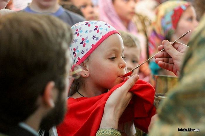 ROMANIAN CHURCH REJECTS SINGLE-USE SPOONS FOR COMMUNION EVEN IN TIME OF PANDEMIC