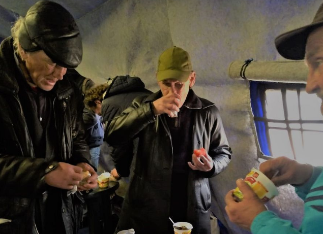 NEW TRADITION OF FEEDING HOMELESS TO CELEBRATE YOUR BIRTHDAY BEGINS IN MOSCOW DURING QUARANTINE