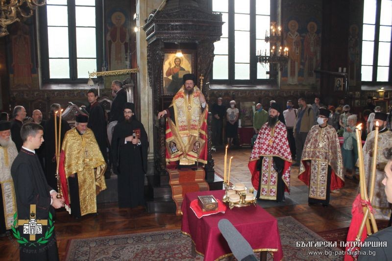 Празнична архиерейска вечерня в чест на св. Николай Софийски