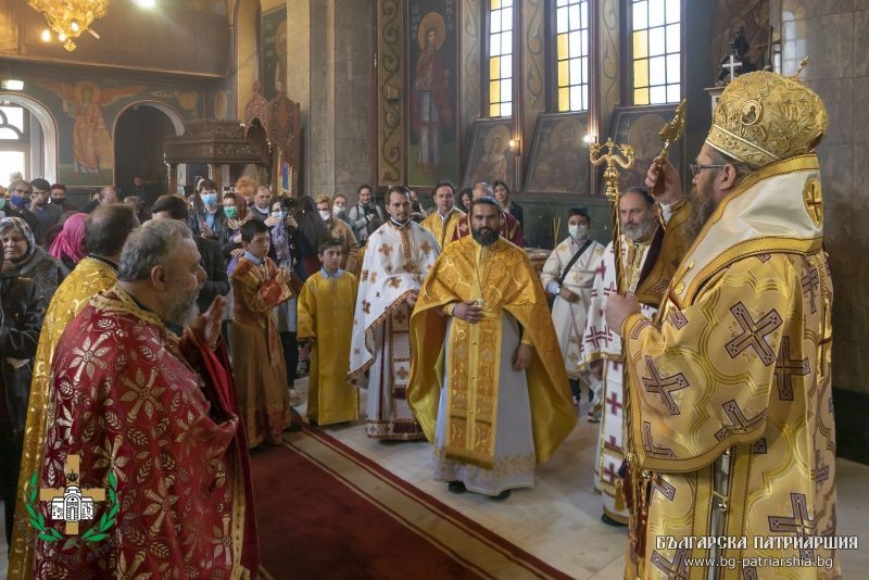 Архиерейска св. Литургия в столичния храм „Св. Николай“, кв. Връбница