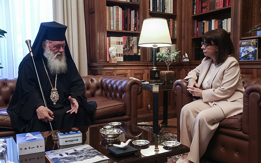 Sakellaropoulou Praises Greek Church’s Contribution in Dealing with COVID-19