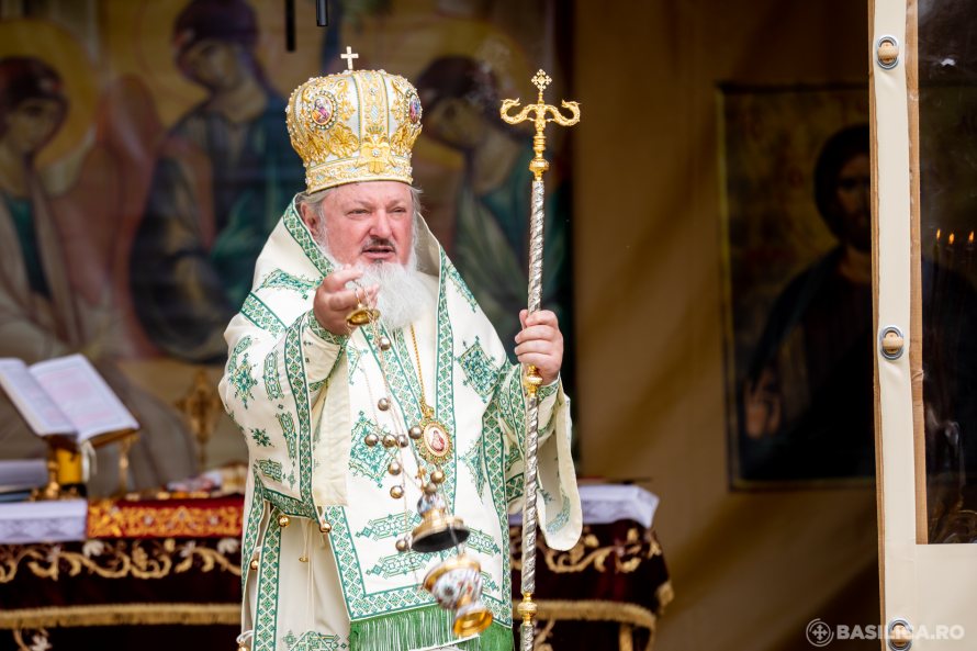 Man sanctifies the place if he keeps in touch with God, Patriarch Daniel says at Cernica Monastery