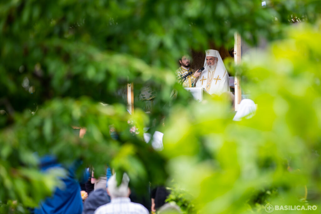 Patriarch Daniel on Sunday of All Saints: This is the most beautiful holiday regarding Church communion