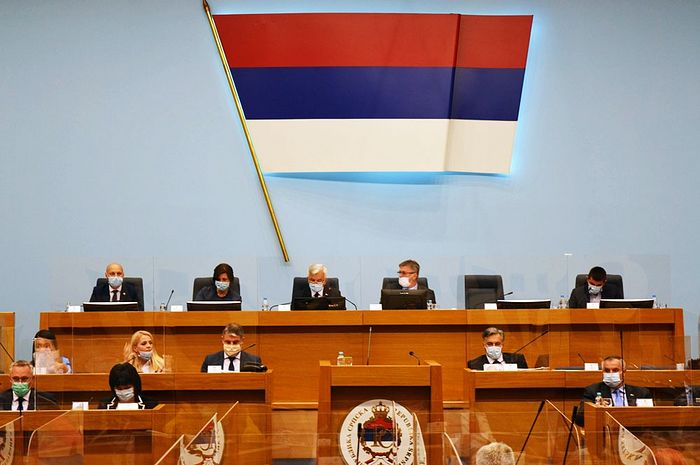Σερβικό Κοινοβούλιο: Να σταματήσει η βία στο Μαυροβούνιο