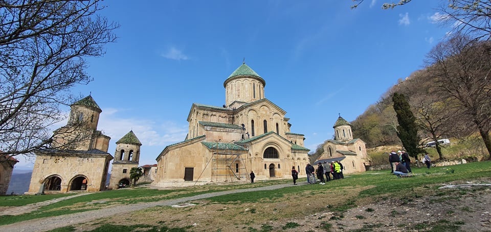 გელათის გადახურვის მასალაზე გამოვლენილი დაზიანებების აღმოფხვრა