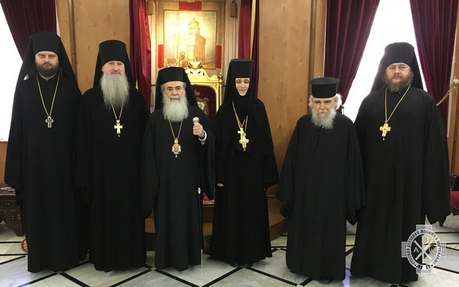 Patriarch Theophilos of Jerusalem receives in audience Mother Superior Yekaterina of Gorny Convent
