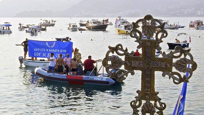 MARITIME CROSS PROCESSION HELD IN DEFENSE OF CHURCH IN MONTENEGRO (+VIDEO)