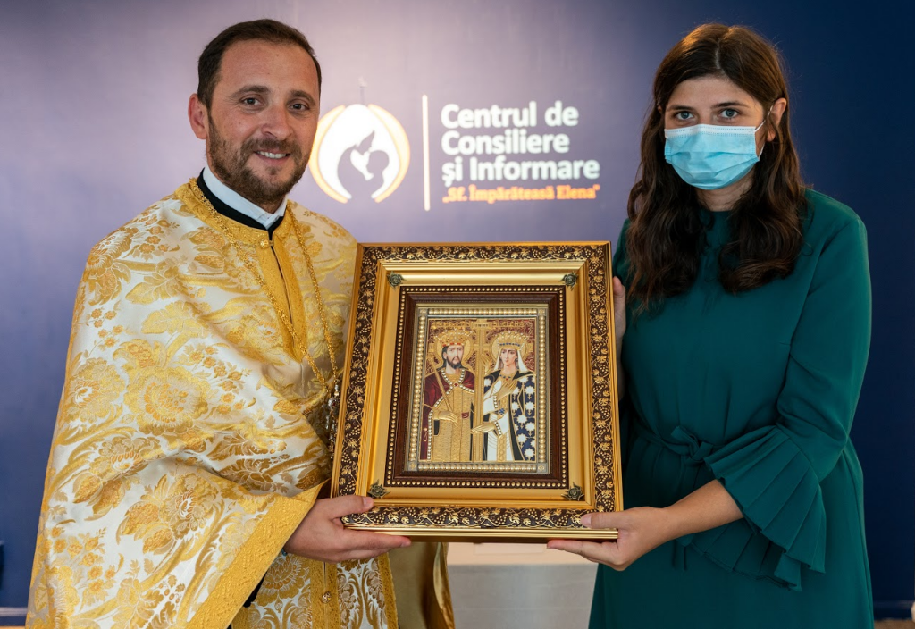 Patriarch of Romania donates icon and 6,000 Euros to new crisis pregnancy center “Holy Empress Helen”