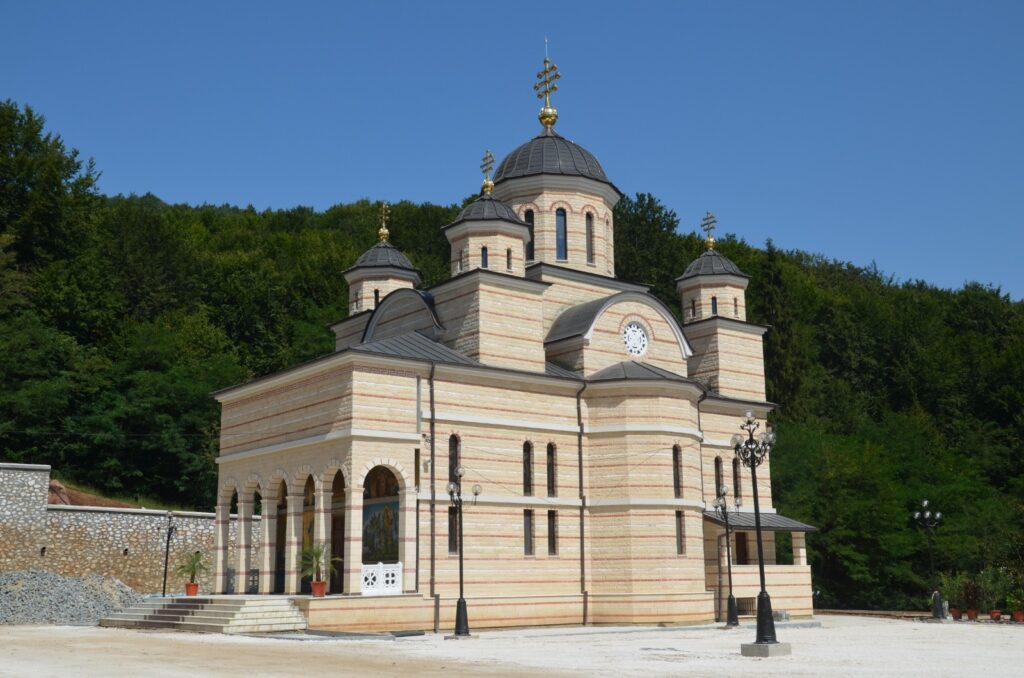 Patriarch of Romania consecrates new church of Izbuc monastery