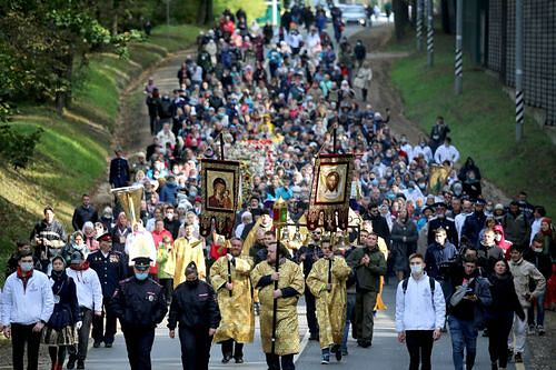 ORTHODOX FAITHFUL CELEBRATE 20TH ANNIVERSARY OF CANONIZATION OF ROYAL FAMILY AND FOUNDATION OF CHURCH ON THE BLOOD (+VIDEO)