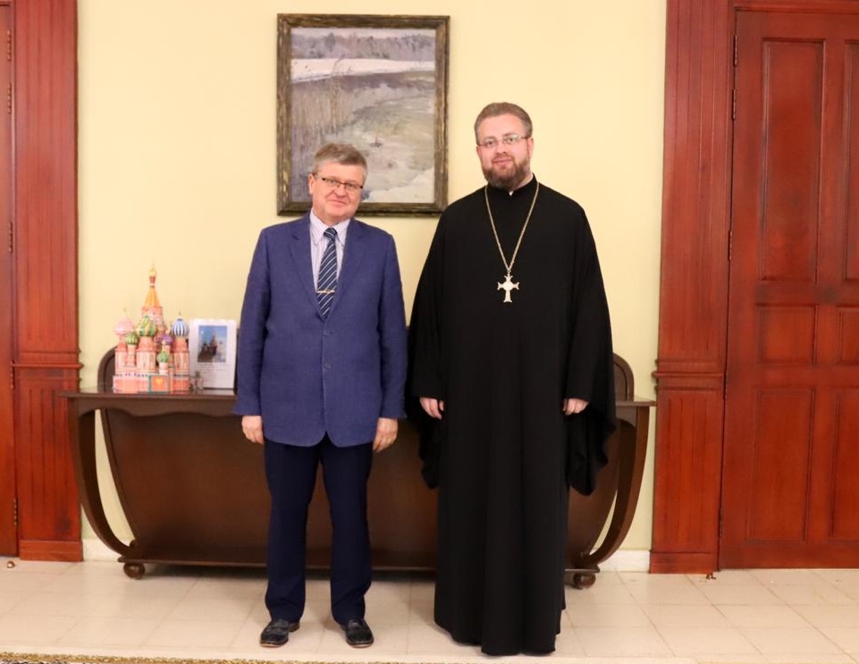 Representative of the Russian Orthodox Church meets with Russian ambassador of Cambodia