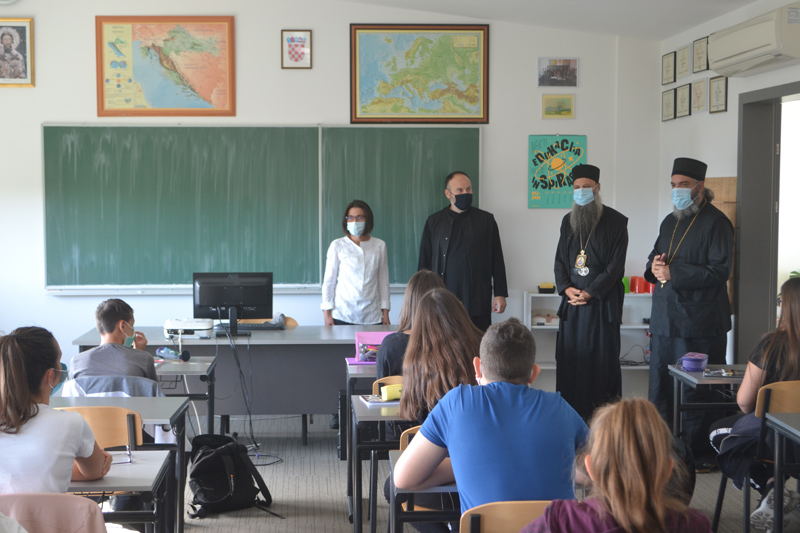 The Metropolitan Porfirije of Zagreb-Ljubljana visited the Orthodox High School