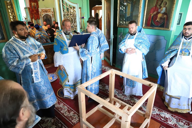 Metropolitan Vladimir of Chisinau and all Moldova consecrated the Holy Table of St. Archangel Michael Church in Dubasarii Vechi community, Criuleni district