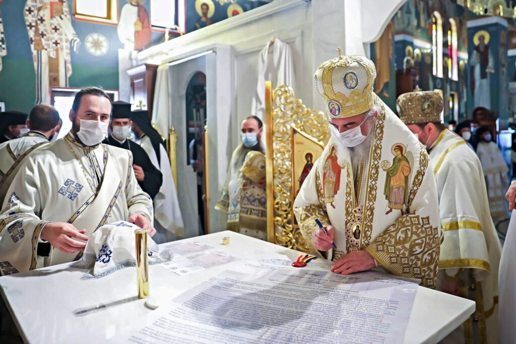 Patriarch Daniel during church consecration at Izbuc Monastery: Today we have opened a new gate to heaven