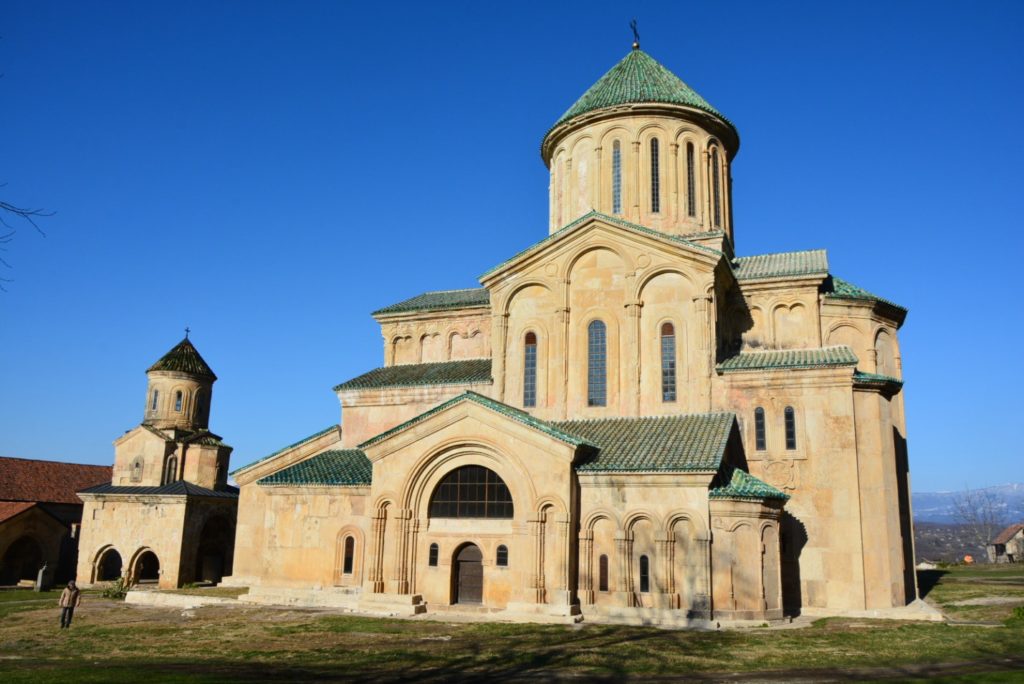 გელათის  საკონსერვაციო მდგომარეობის  მნიშვნელოვნებიდან და მაღალი საჯარო ინტერესიდან გამომდინარე,  კულტურული  მემკვიდრეობის დაცვის  ეროვნული  სააგენტო  სამონასტრო კომპლექსის ღვთისმშობლის სახელობისა და წმ. გიორგის  სახელობის ტაძრებზე 2020 წლის 11 მარტიდან დღემდე  განხორციელებული გეგმიური მონიტორინგის მისიების ტექნიკურ ანგარიშებს ასაჯაროებს