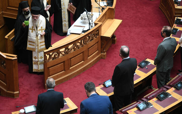 Archbishop of Athens Ieronymos officiates at blessing ceremony in Greece’s Parliament