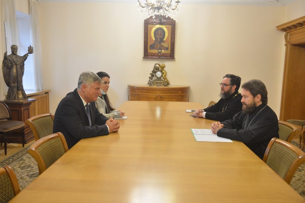 Metropolitan Hilarion of Volokolamsk holds a meeting with Serbian ambassador to Russia