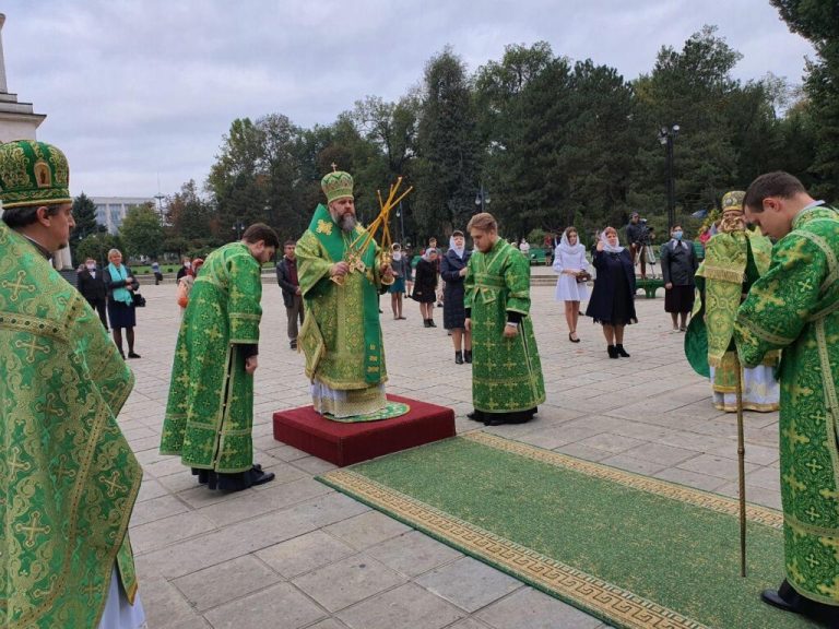 “We should not trust in ourselves, but in God” (2 Cor. 1: 9). Bishop Siluan of Orhei celebrated the Divine Liturgy in the Nativity of the Lord Cathedral in Chisinau