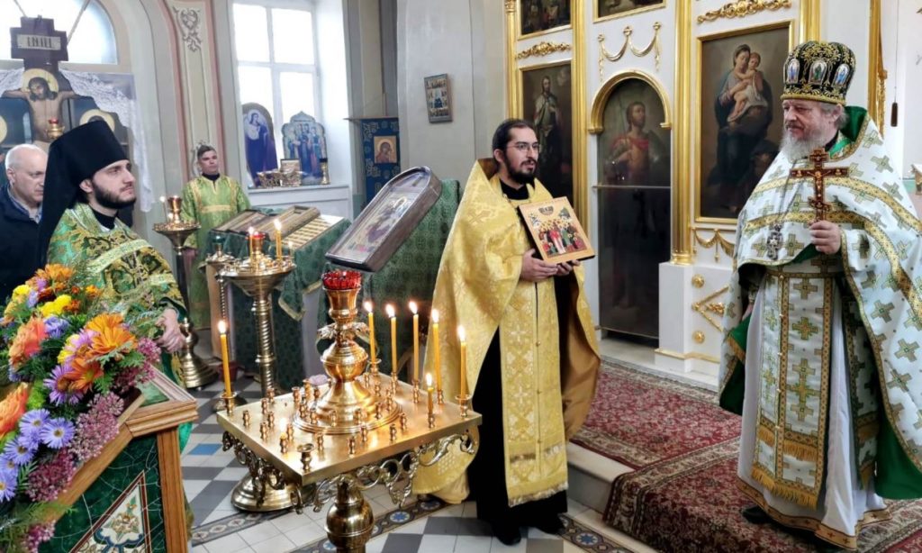 The Chinese Metochion community greets the parish of a church in Moscow Region on the commemoration day of St. Sergius and its patron saint’s feast