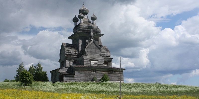 Διασώζουν ξύλινους ναούς στη βόρεια Ρωσία