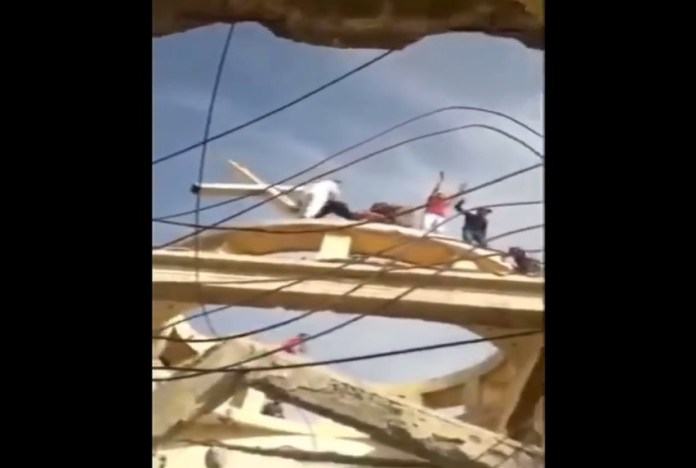 Cross ripped down from Greek Orthodox Church in part of Syria controlled by U.S.-backed militants (VIDEO)