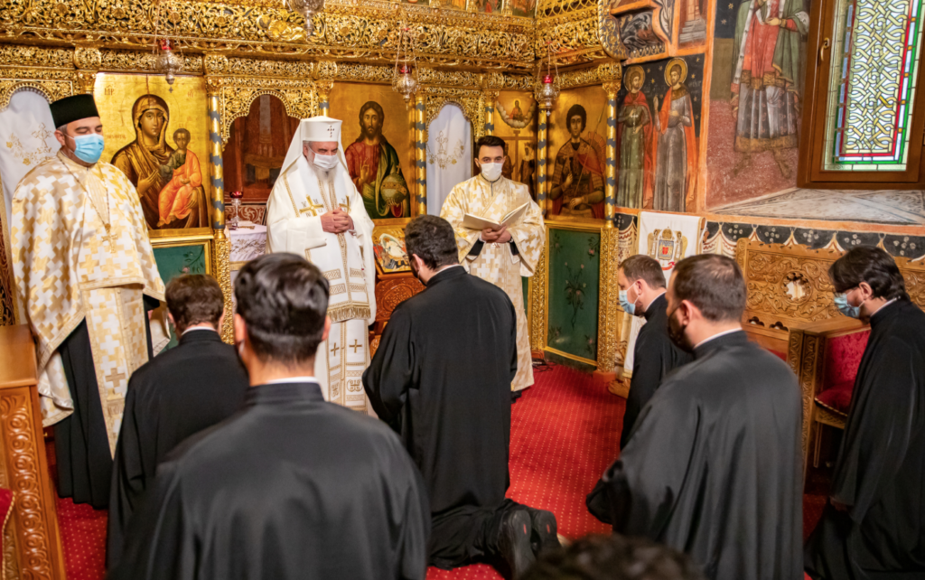 Patriarch Daniel invests new spiritual fathers with ‘apostolic power to remit sins’