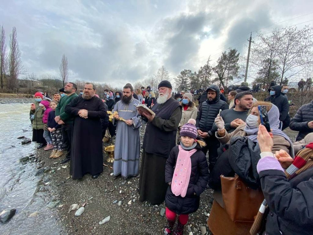 ნათლისღების საუფლო დღესასწაული ვანისა და ბაღდათის ეპარქიაში [ფოტო]