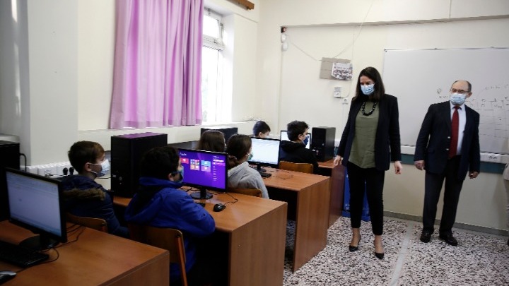Primary schools reopen in Greece