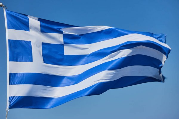 Ελληνικές σημαίες μοίρασε ο δήμος Αλεξανδρούπολης