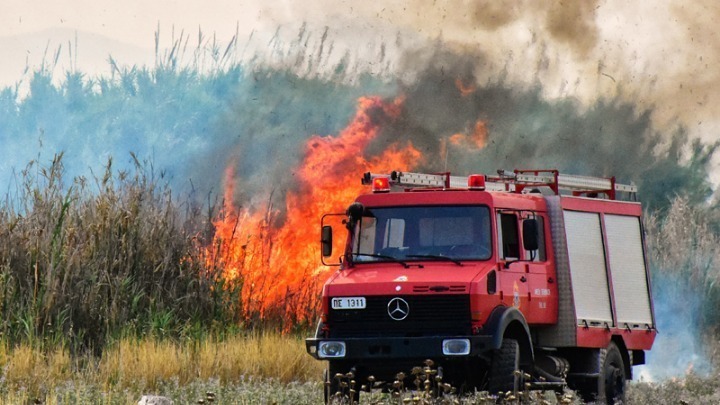Πυρκαγιά ξέσπασε στην Κερατέα – Μήνυμα από το 112 στους κατοίκους για να εκκενώσουν το Μαρκάτι