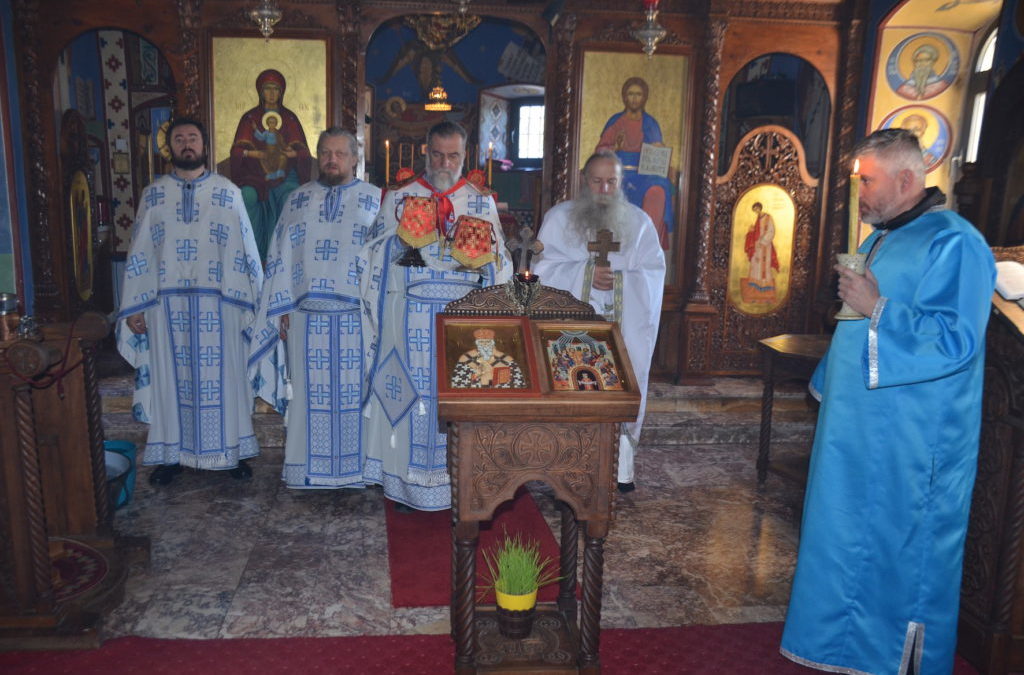 Крстовдан уочи Богојављења Литургијом и водоосвећењем прослављен у острошкој светињи