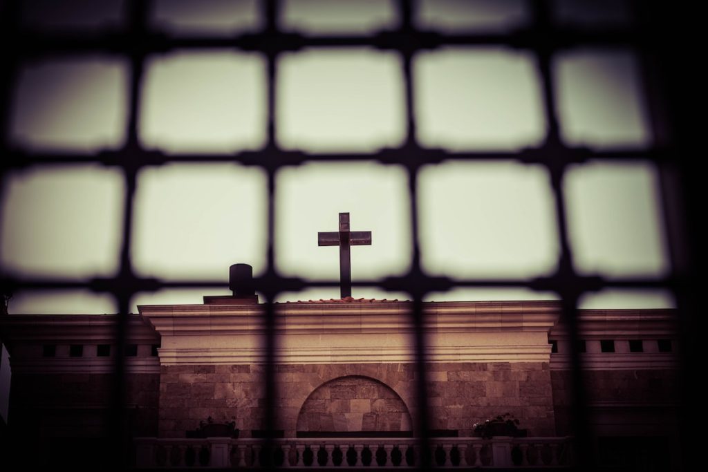 Οι αριθμοί που σοκάρουν: Κάθε μέρα 16 Χριστιανοί σκοτώνονται, 10 πέφτουν θύματα απαγωγής, 13 φυλακίζονται και 14 εκκλησίες δέχονται επίθεση