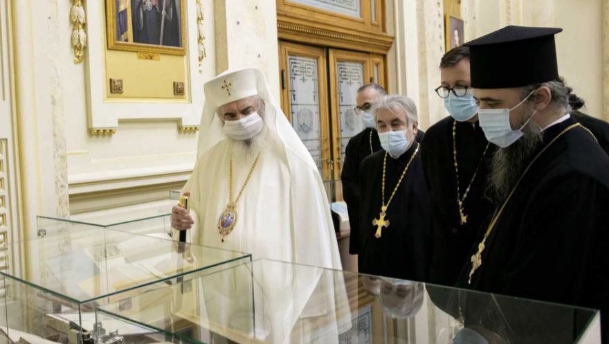 Patriarch of All Romania Daniel attends opening of exhibition on ecclesiastical press house