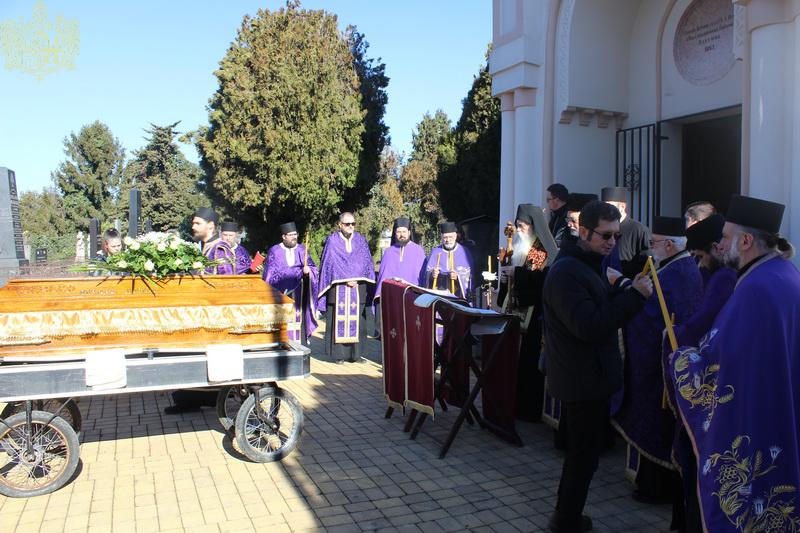 Владика Иринеј служиио опело Мирјани Шапини