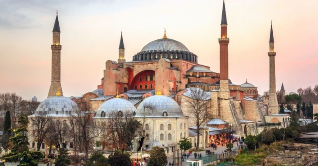 Αγιά Σοφιά: Η Τουρκία βαπτίζει τους βανδαλισμούς «αποκατάσταση» – Φίλος του Σουλτάνου αναλαμβάνει νέα «αναστήλωση»