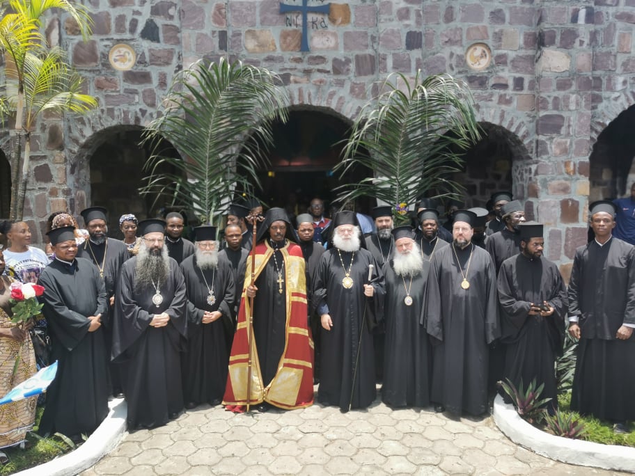 Ο Πατριάρχης Αλεξανδρείας δίπλα στους ιεραποστόλους του Κονγκό – Ακμάζει η “γλώσσα του Ιερού Ευαγγελίου”