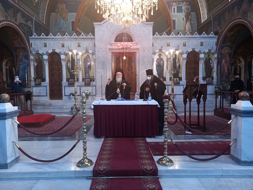 Κορίνθου σε ιερείς: Προσευχηθείτε για ειρήνη στην Ουκρανία
