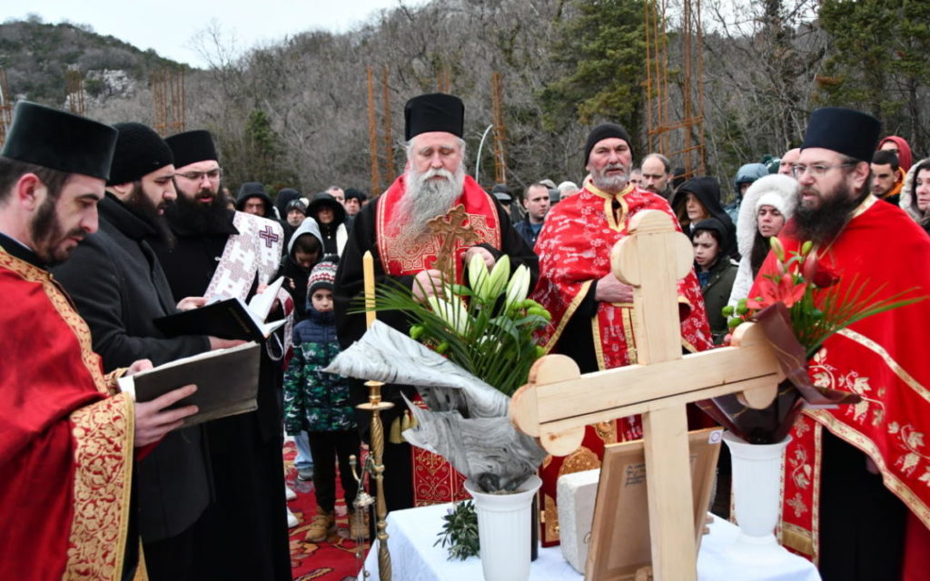 Освећење темеља цркве Светог апостола Луке у Лапчићима